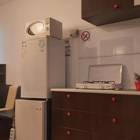 Lexington Apartment *